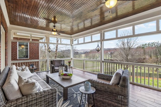 1504 Buckskin Ct, Thompsons Station, TN 37179