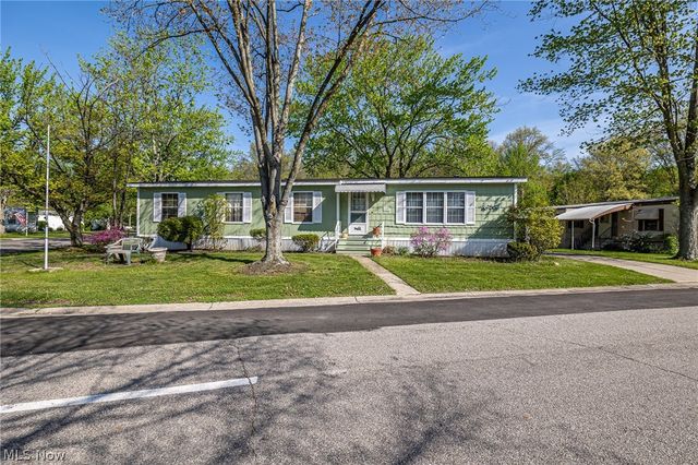 16 Grand Boulevard, Olmsted Twp, OH 44138