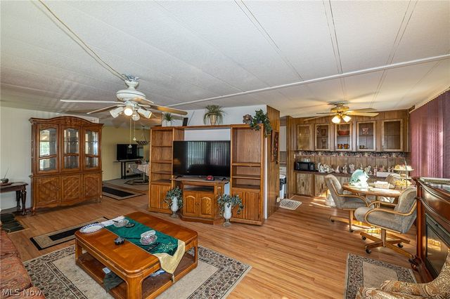16 Grand Boulevard, Olmsted Twp, OH 44138