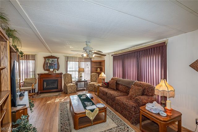 16 Grand Boulevard, Olmsted Twp, OH 44138