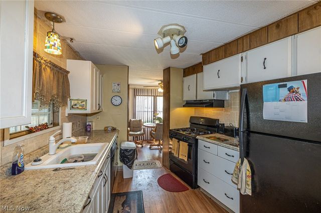 16 Grand Boulevard, Olmsted Twp, OH 44138