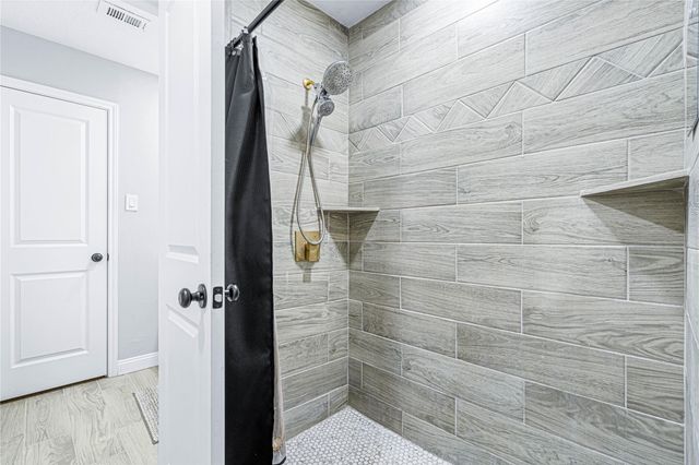 5718 Green Springs Drive, Houston, TX 77066