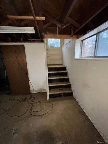 48441 N Territorial Road, Plymouth, MI 48170