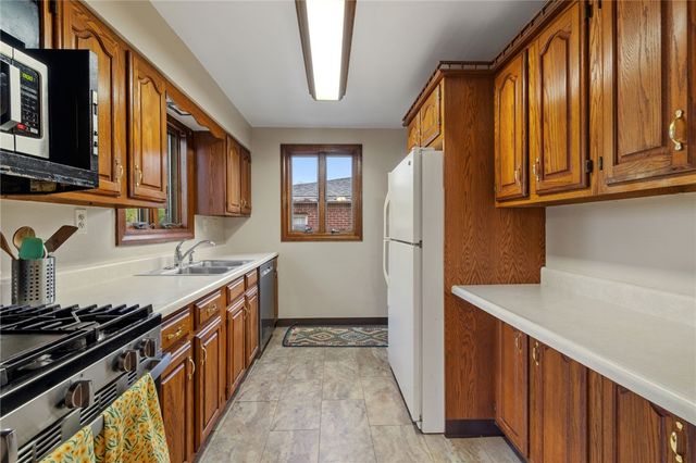 4735 Poplar St, West Mifflin, PA 15122