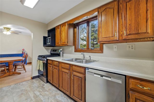 4735 Poplar St, West Mifflin, PA 15122
