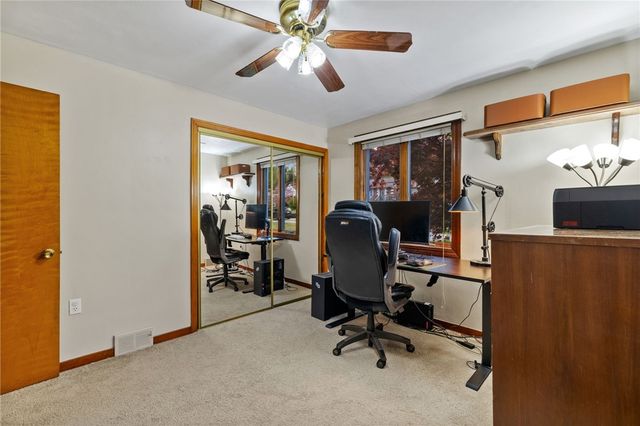 4735 Poplar St, West Mifflin, PA 15122