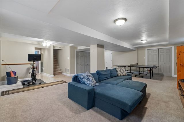 4735 Poplar St, West Mifflin, PA 15122