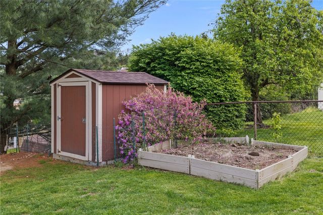4735 Poplar St, West Mifflin, PA 15122