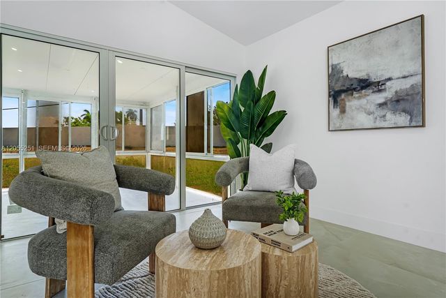 1215 NW 18th Ave, Delray Beach, FL 33445