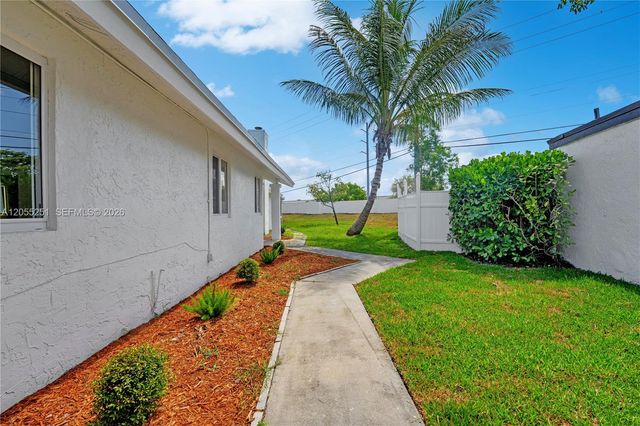 1215 NW 18th Ave, Delray Beach, FL 33445