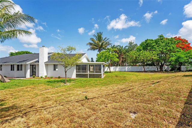 1215 NW 18th Ave, Delray Beach, FL 33445