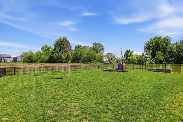 6914 Wolf Creek Court, Whitestown, IN 46075