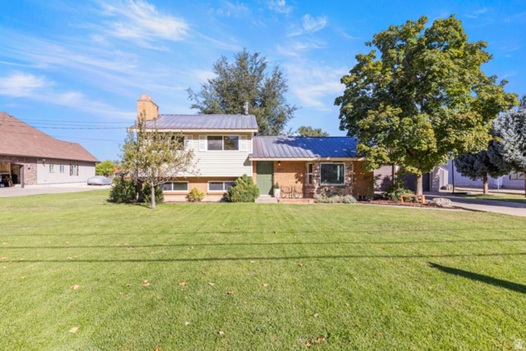2317 E OAKRIDGE DR, Layton, UT 84040 — exterior