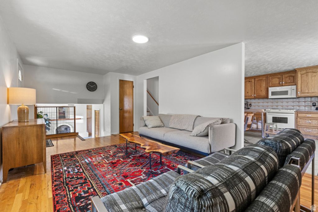 2317 E OAKRIDGE DR, Layton, UT 84040 — photo 4