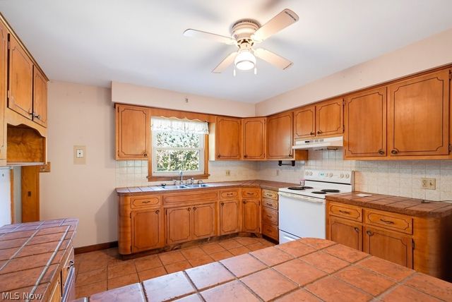 1170 Auburn Avenue, Barberton, OH 44203