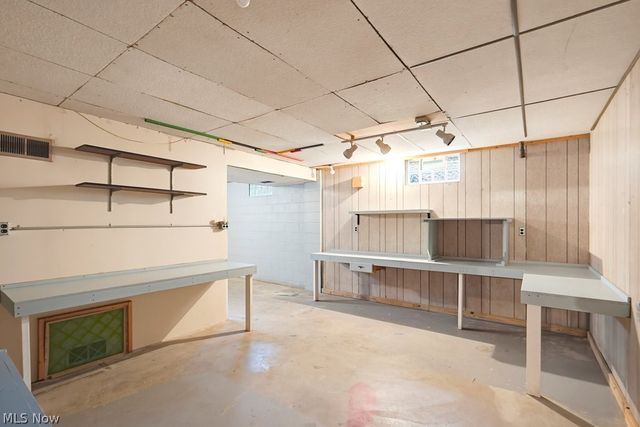 1170 Auburn Avenue, Barberton, OH 44203