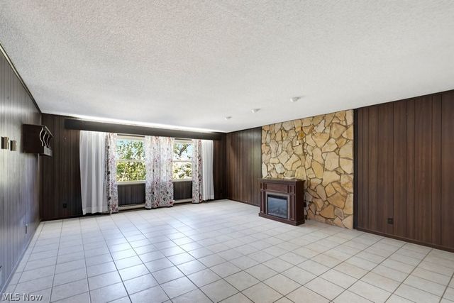 1170 Auburn Avenue, Barberton, OH 44203