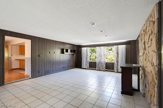 1170 Auburn Avenue, Barberton, OH 44203
