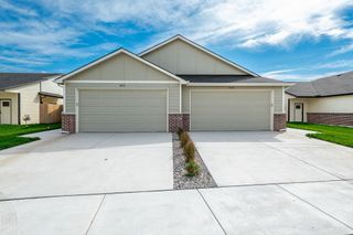 613 E Briarbrook Ln, Park City, KS 67147