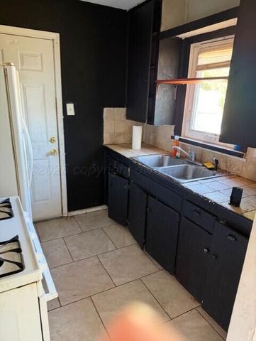 1102 N LAKE Street, Amarillo, TX 79107