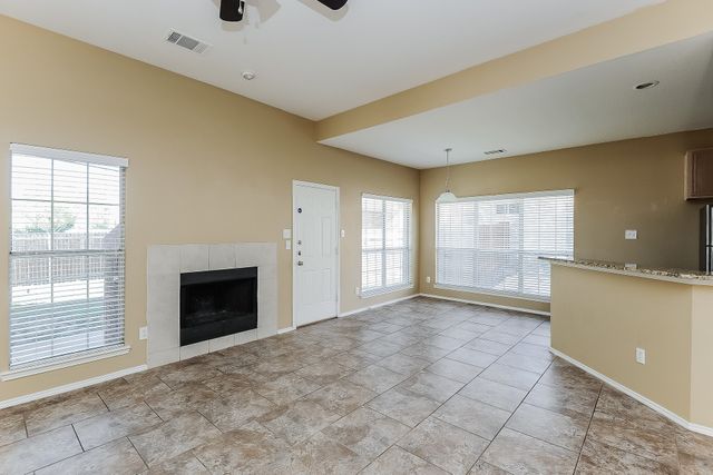7504 Quail Springs Drive, Arlington, TX 76002