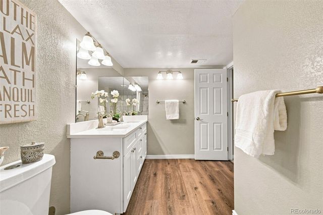 12093 W Cross Drive 204, Littleton, CO 80127