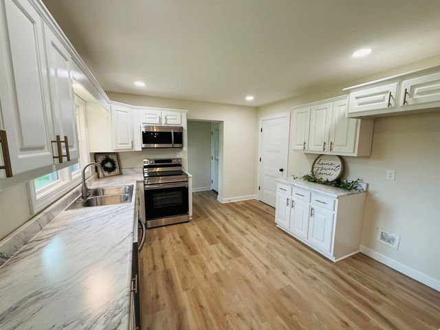 280 MEADOWLANE DR, Savannah, TN 38372