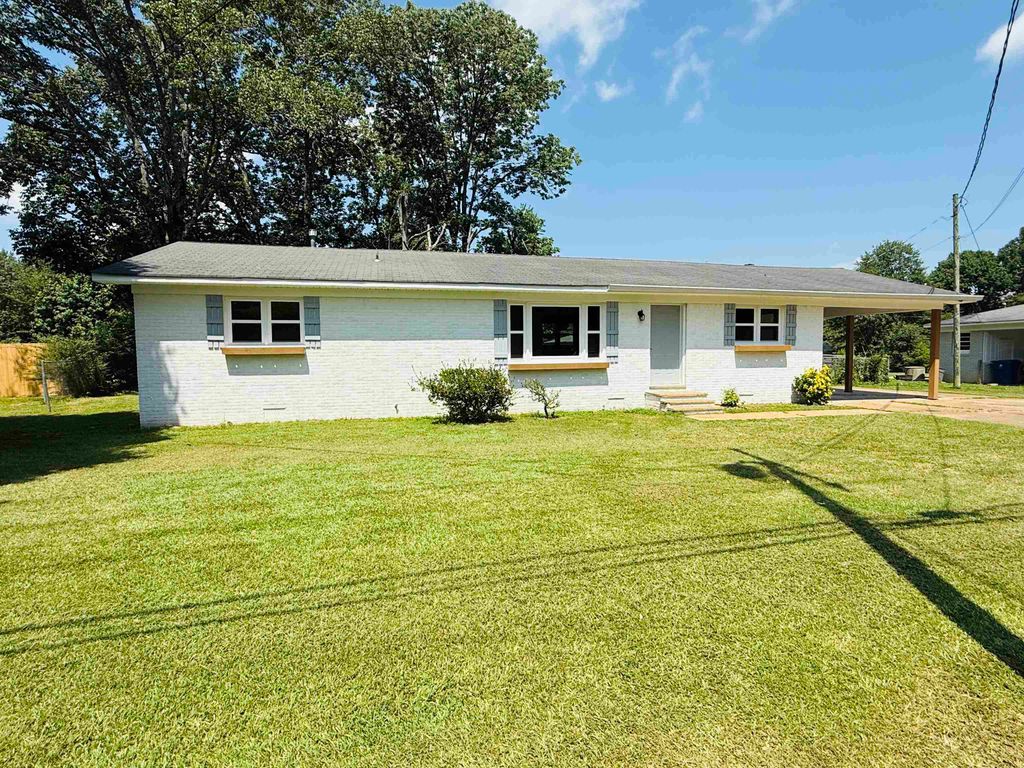 280 MEADOWLANE DR, Savannah, TN 38372