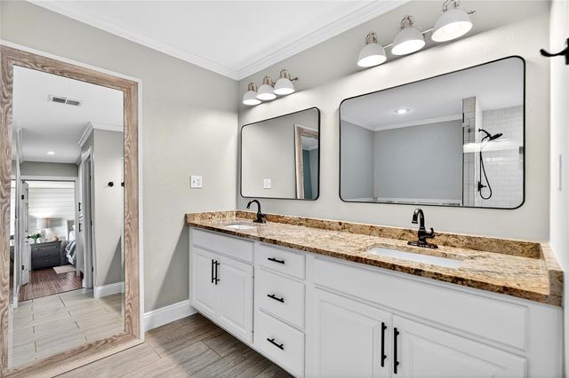 301 Medlin Creek LOOP, Dripping Springs, TX 78620