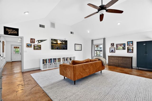 301 Medlin Creek LOOP, Dripping Springs, TX 78620