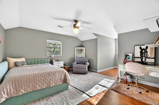 301 Medlin Creek LOOP, Dripping Springs, TX 78620
