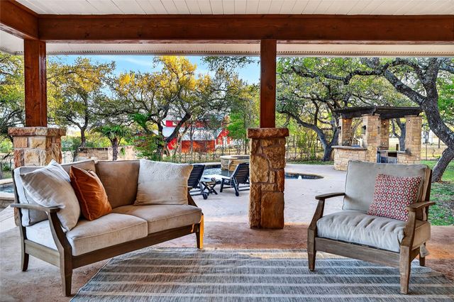 301 Medlin Creek LOOP, Dripping Springs, TX 78620