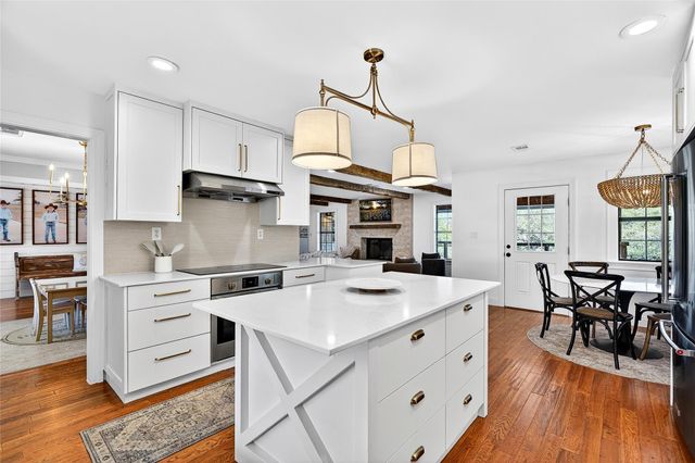 301 Medlin Creek LOOP, Dripping Springs, TX 78620