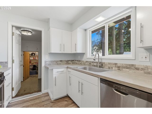 110 Ne 157TH Ave, Portland, OR 97230