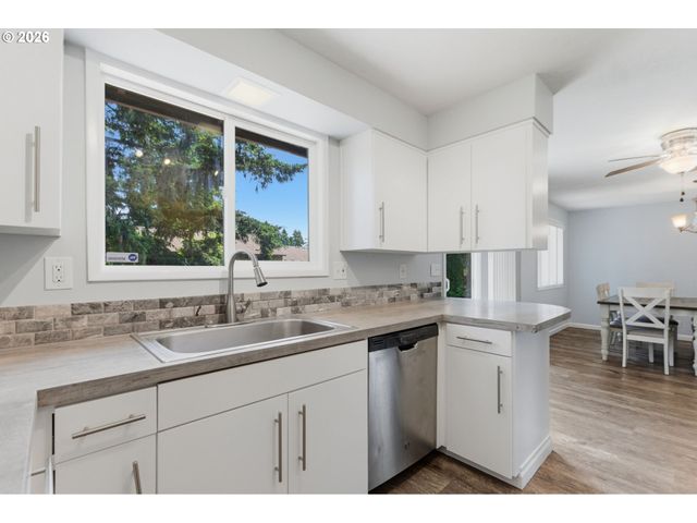 110 Ne 157TH Ave, Portland, OR 97230