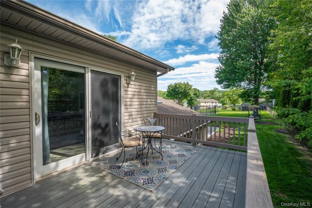 6 Barry Court, Valley Cottage, NY 10989