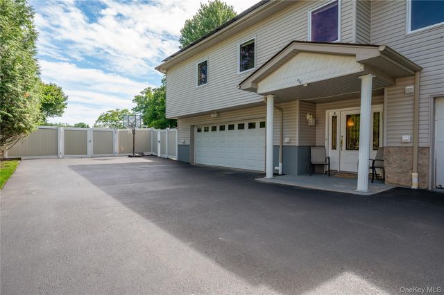 6 Barry Court, Valley Cottage, NY 10989