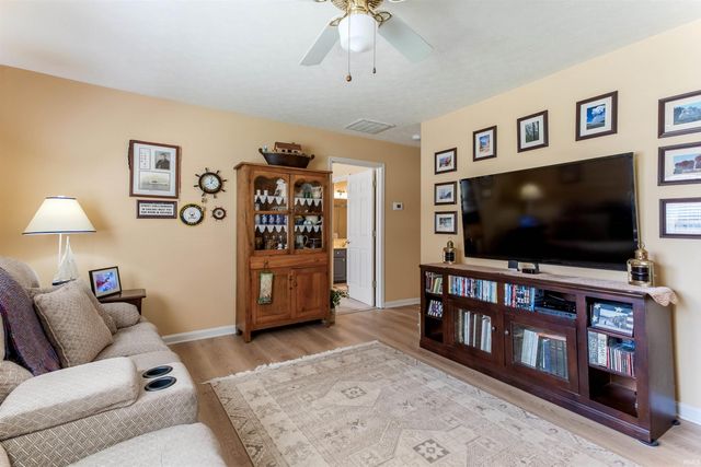 8005 River Park Way, Evansville, IN 47715