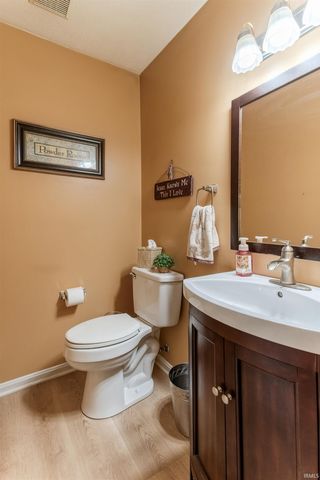 8005 River Park Way, Evansville, IN 47715