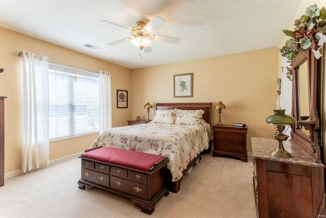 8005 River Park Way, Evansville, IN 47715