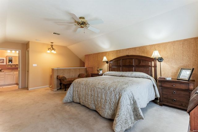 8005 River Park Way, Evansville, IN 47715