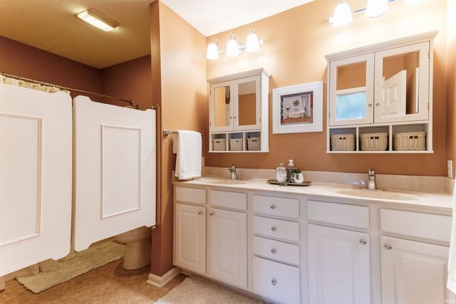 8005 River Park Way, Evansville, IN 47715