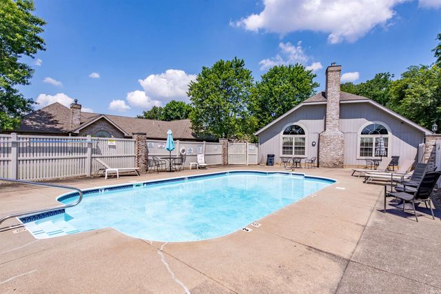 8005 River Park Way, Evansville, IN 47715