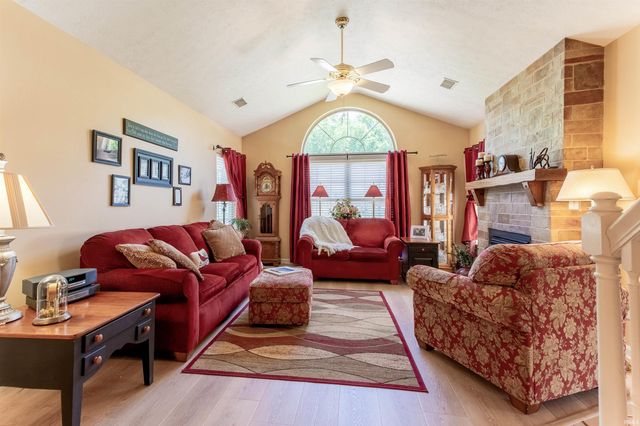 8005 River Park Way, Evansville, IN 47715