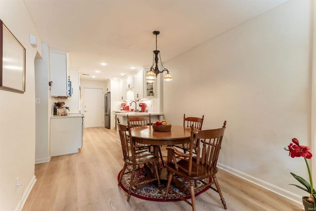 8005 River Park Way, Evansville, IN 47715