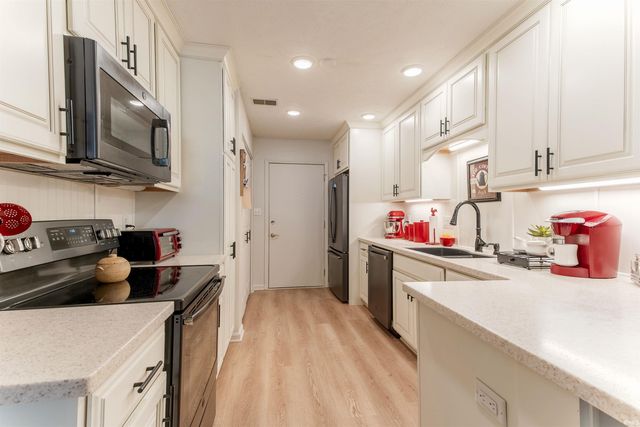 8005 River Park Way, Evansville, IN 47715