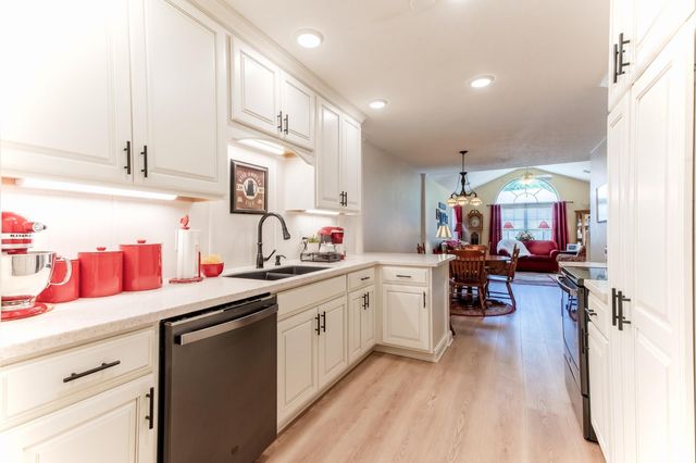 8005 River Park Way, Evansville, IN 47715
