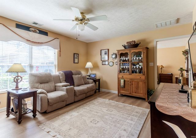8005 River Park Way, Evansville, IN 47715