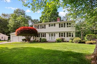 92 Morningside Dr, Longmeadow, MA 01106