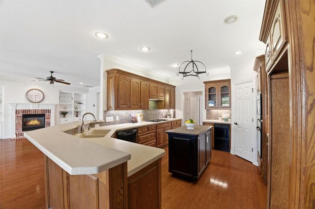 718 Morningside Drive, Mansfield, TX 76063